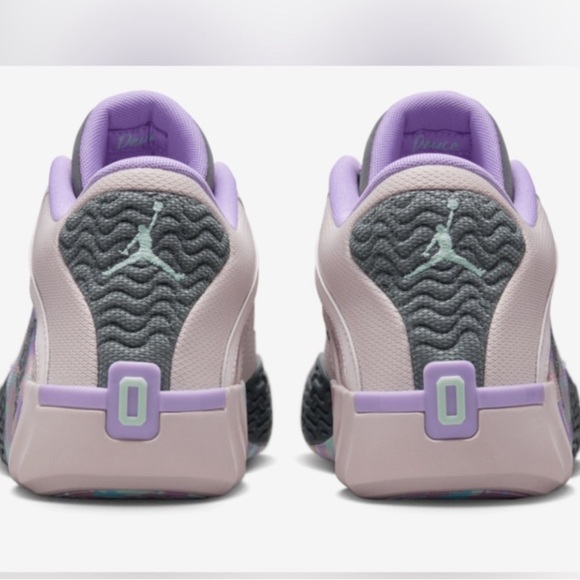 Jordan Athletic Shoes Pink and Purple Streamlined
Jordan Tatum 2 purple/pink - Picture 2 of 8